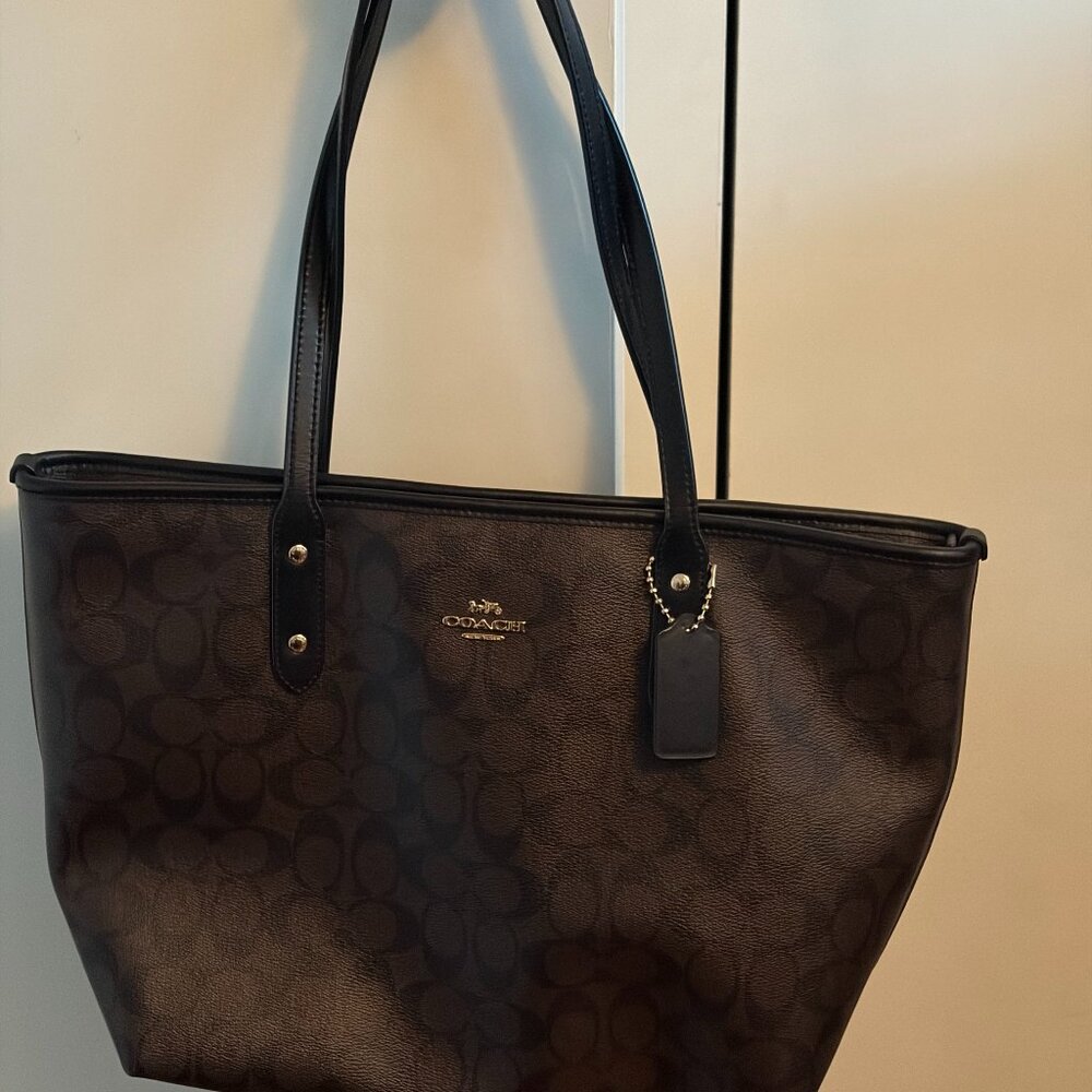 Coach Fiona Zip Tote in Signature Leather